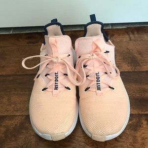 LIKE NEW!  Only worn a few times!!! Tennis shoes